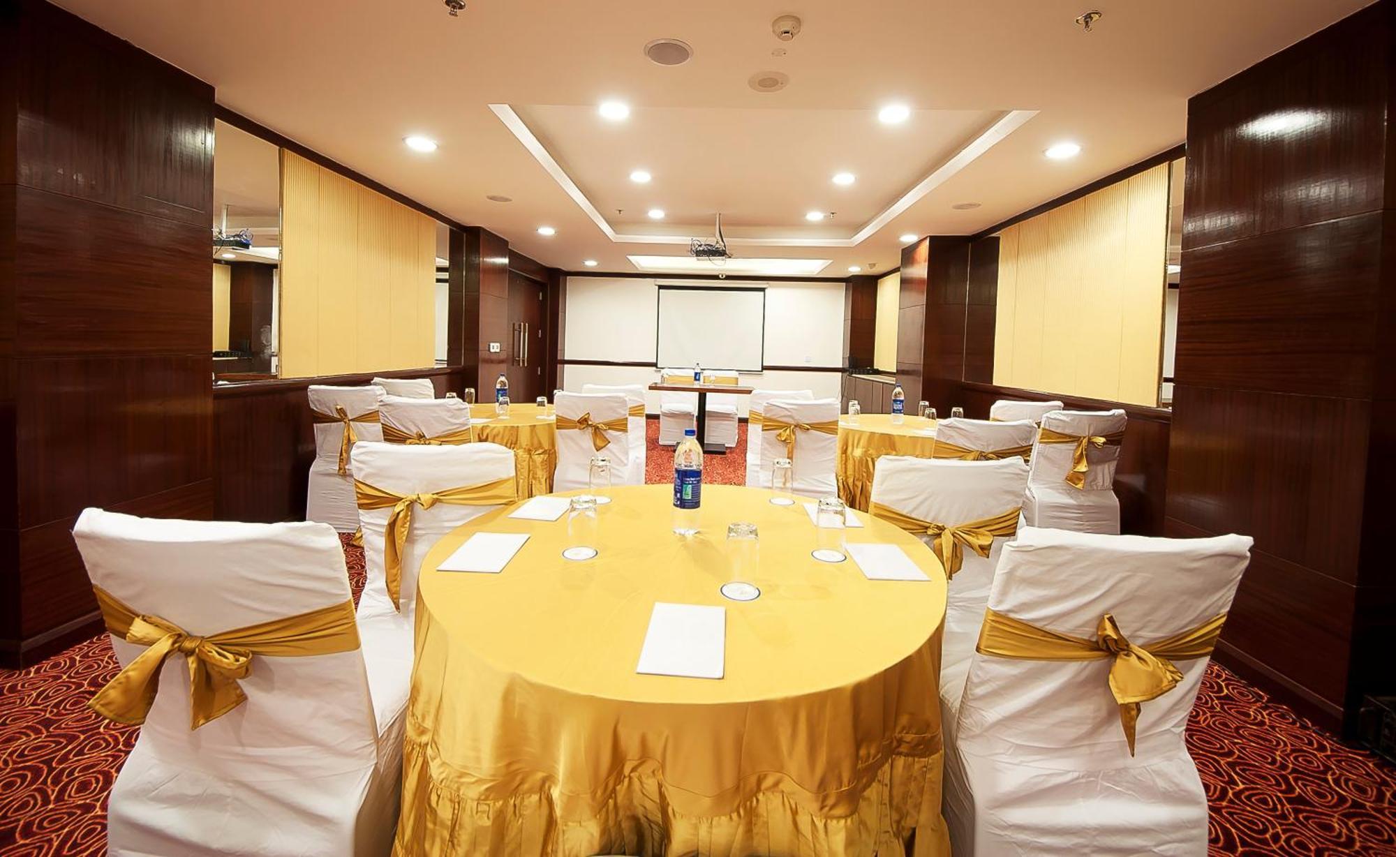 The Golden Plaza Hotel Panchkula Exterior foto