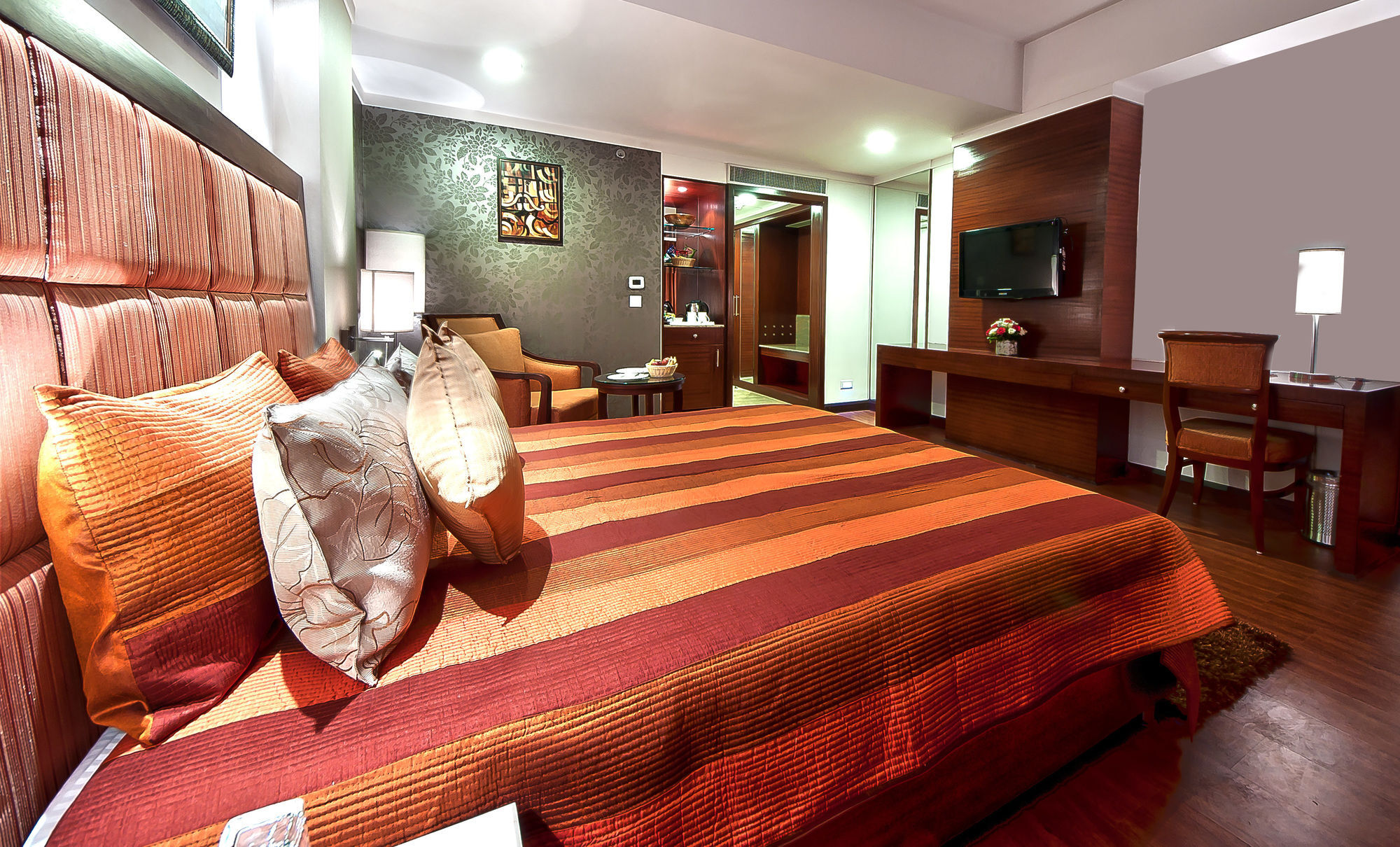 The Golden Plaza Hotel Panchkula Exterior foto